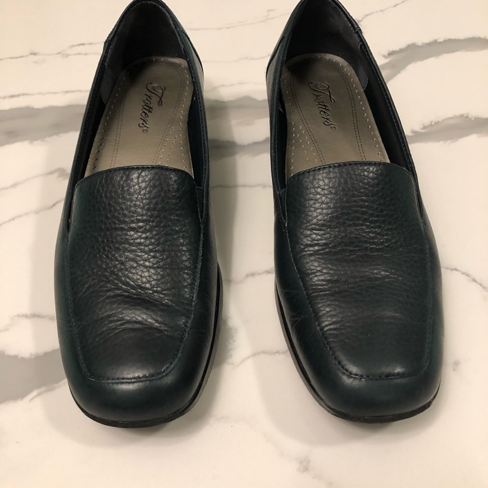 Trotters Jeann Navy Slip On Loafer Flats Size 10M - Picture 2 of 7